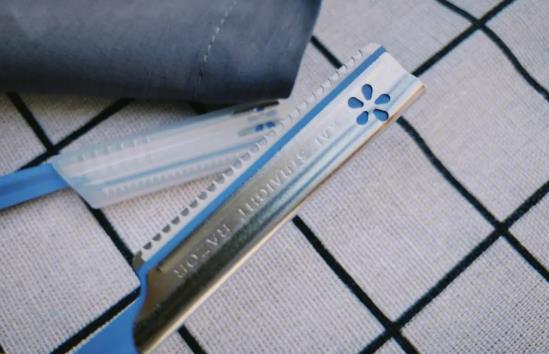 修眉刀怎么用 修眉刀怎么用