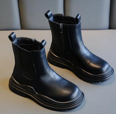 鞋子的材質對舒適度和耐久性有何影響? 鞋子的材質對舒適度和耐久性有何影響?